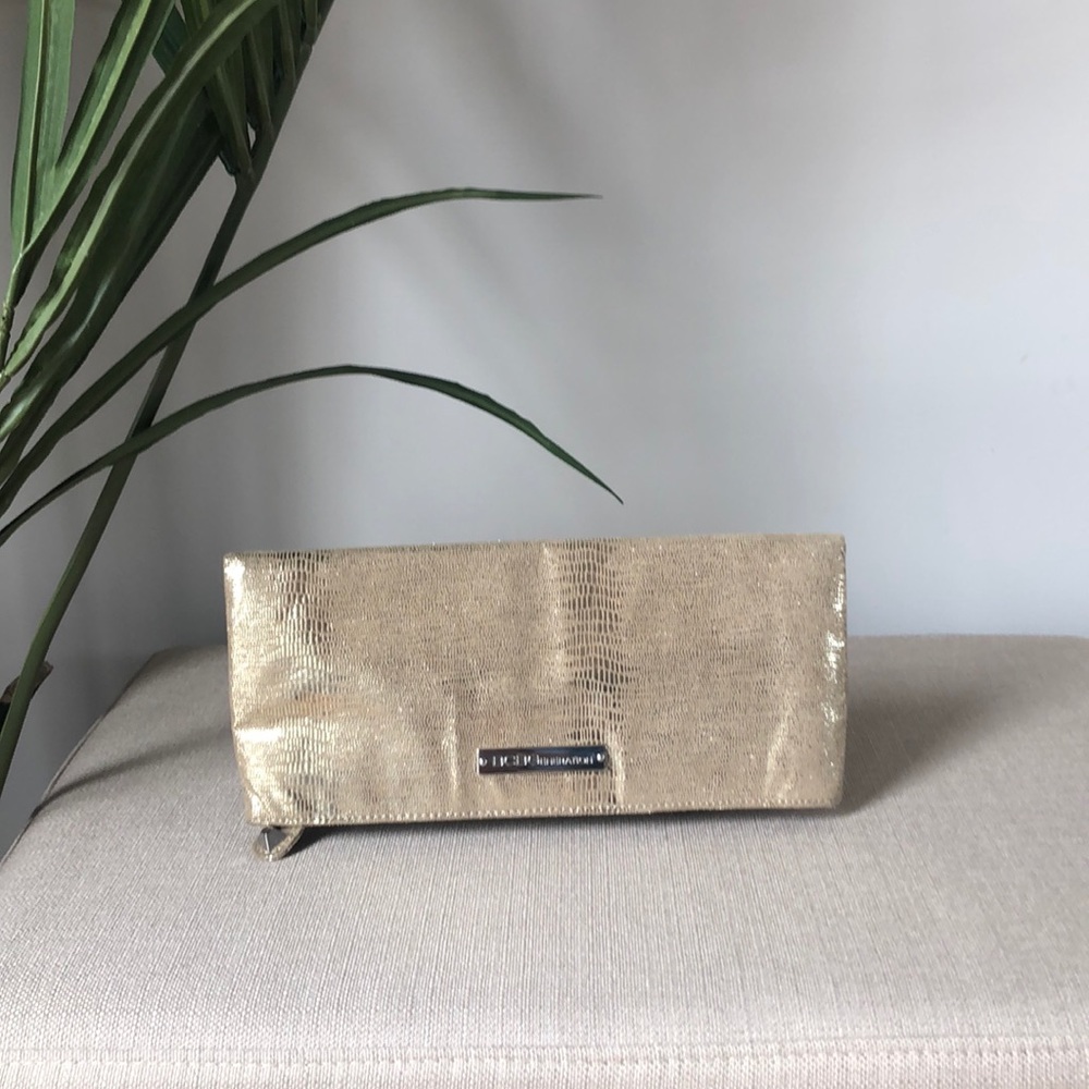 🔥 2 for $20 Deal! Soft gold snakeskin clutch!